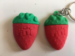 Artículos personalizados diseñados y fabricados por la marca CreoO para la marca Fini. Pen drives divertidos.