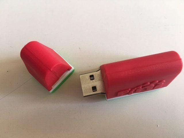 Artículos personalizados diseñados y fabricados por la marca CreoO para la marca Fini. Pen drives divertidos.